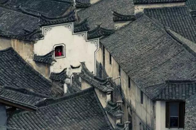 青瓦灰墻，高瓴飛檐，處處消磨時(shí)光