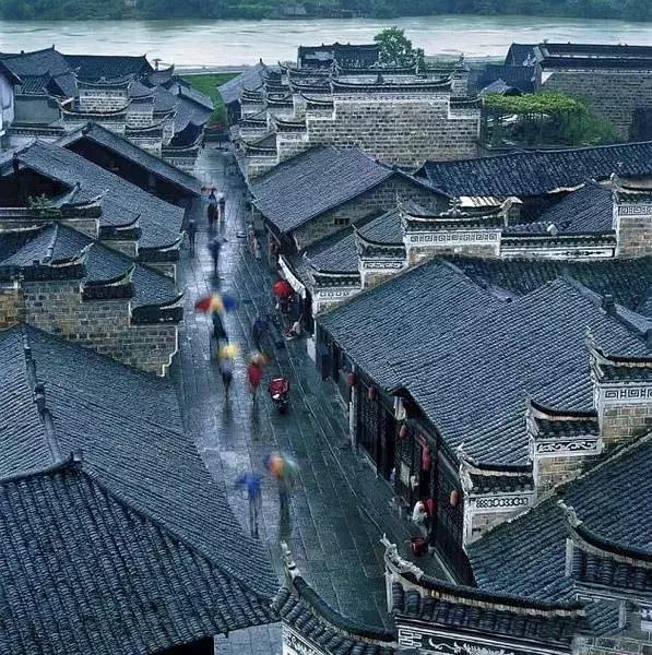 青瓦灰墻，高瓴飛檐，處處消磨時(shí)光