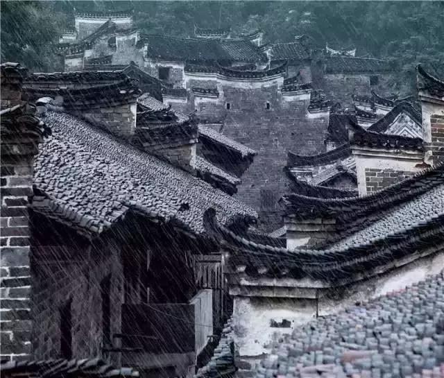 青瓦灰墻，高瓴飛檐，處處消磨時(shí)光